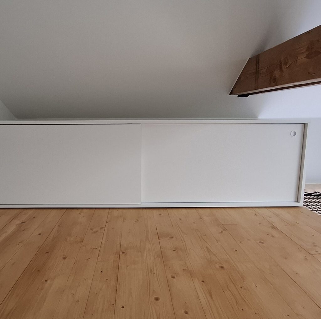 Placard coulissant sous pente